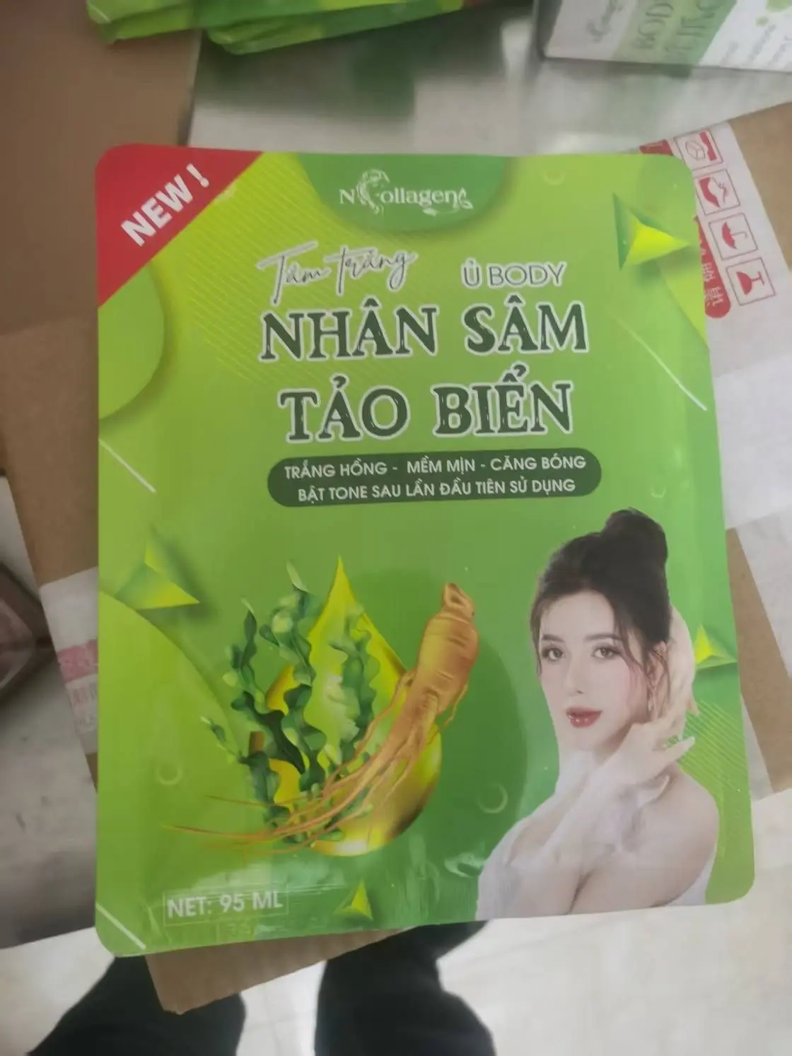 Vietnamese BODY REINOL Vitamin C Whitening Duo: Aufhellende Körperlotion und Duschgel für strahlende Haut