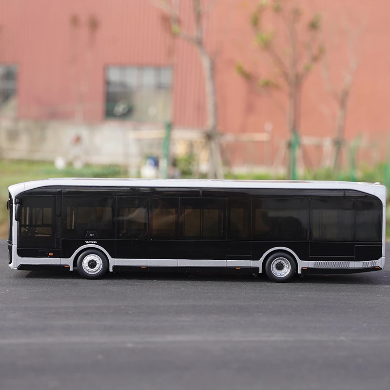 

1:42 Yutong Bus Model U12 Overseas Version Black Diamond Model Bus Pure Electric Bus Alloy Car Model