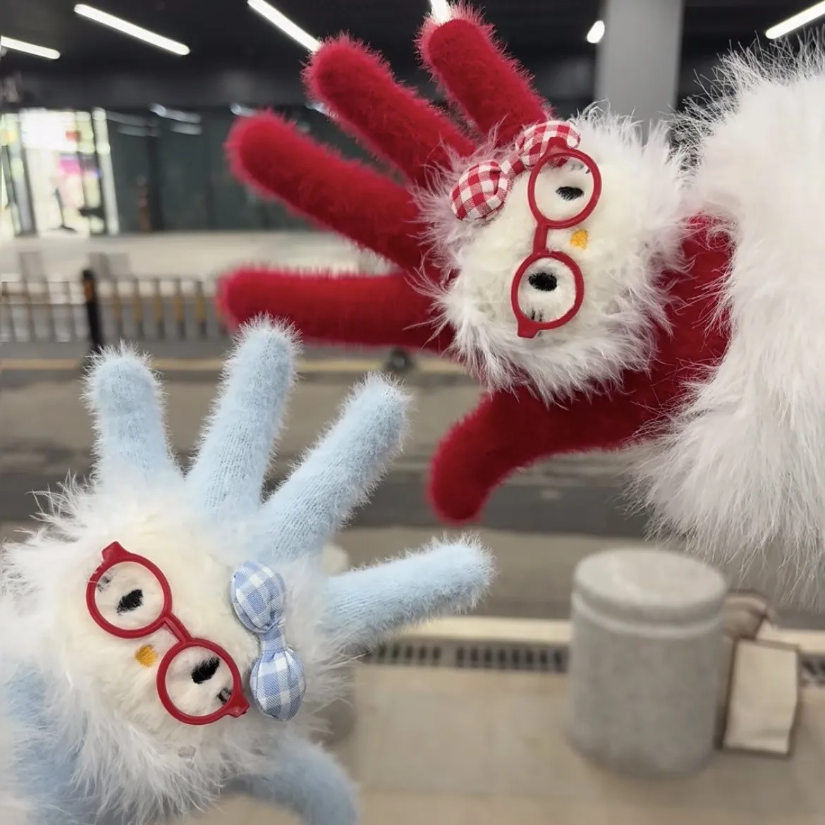 

The New Hot-selling Cute Fried Fur Kitty Cat Gloves Simple and Versatile Riding Warm Outdoor Cold-proof Plush Gloves