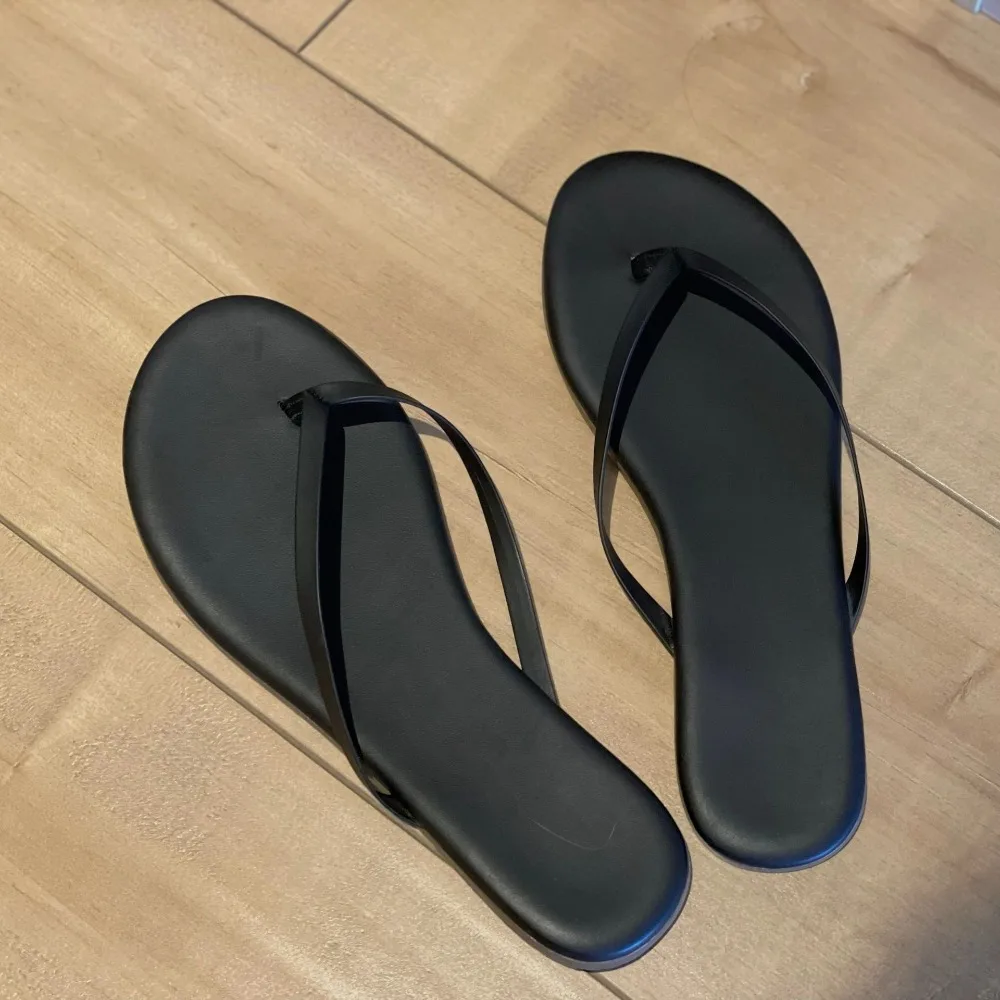 

2026 New Summer and Korean Version of Flip-flops Women's Flat Bottom Outer Wear Seaside Vacation Toe Sandals Women's Large Size