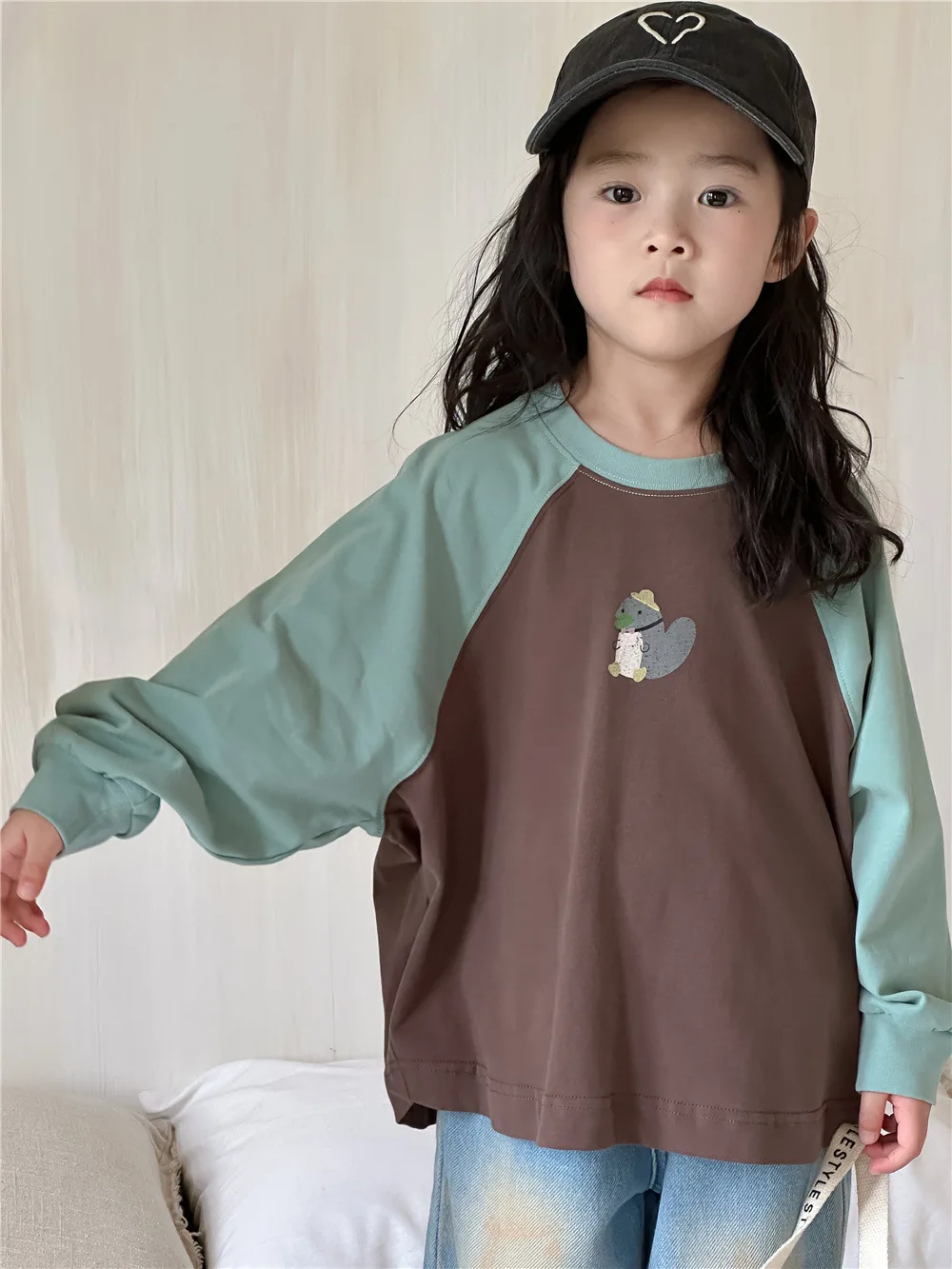 

T-shirt Autumn New Girl Bottom Layer Shirt Easy Versatile Korean Cotton Long Sleeves Childrens Clothing 2024 Round Collar