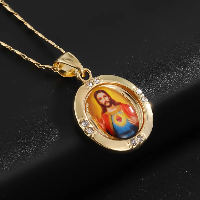 Exquisito collar con colgante de retrato de Jesús de circón para hombres y mujeres, amuleto de la suerte religioso, regalo de joyería