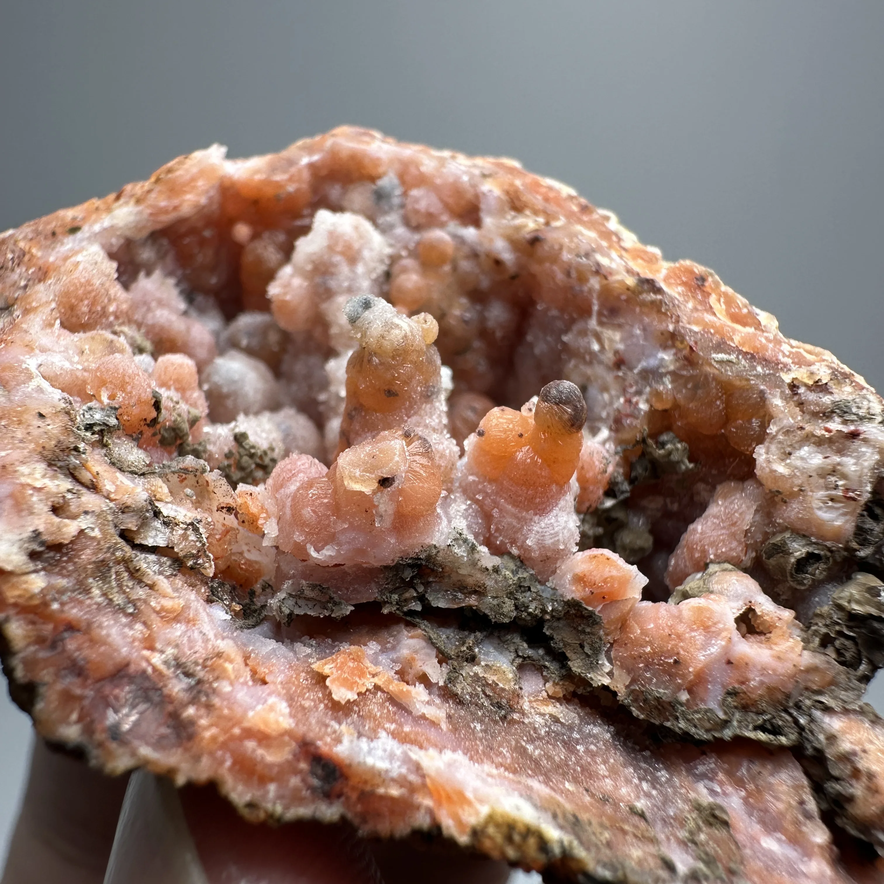 Natural crystal agate cave mineral specimens, healed quartz crystals, stones, rocks, gemstones, collectors and healed ones from