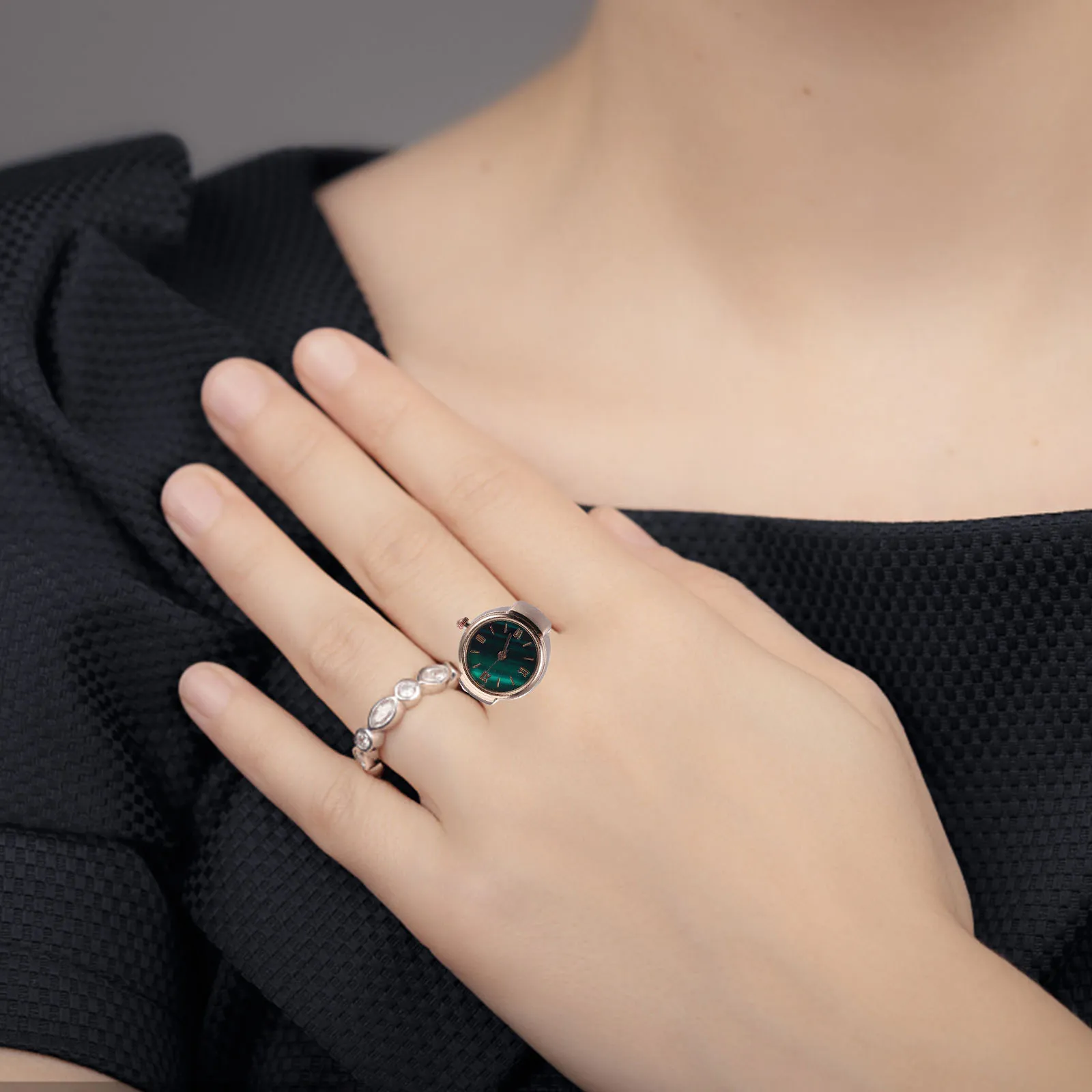 

Миниатюрные часы-кольцо на палец: современный дизайн из цинкового сплава с римскими цифрами, портативное украшение-часы, подарок для повседневного и торжественного образа