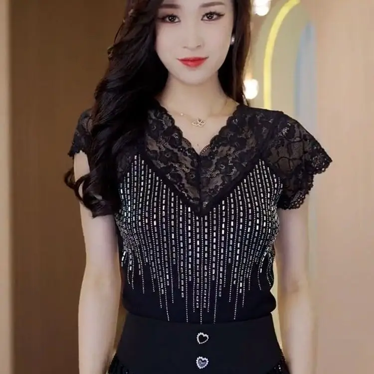 

Sexy Lace Splicing and Hot Diamond Small Suspender Vest for Women Wearing Short-sleeved Tops for Fashionable Style
