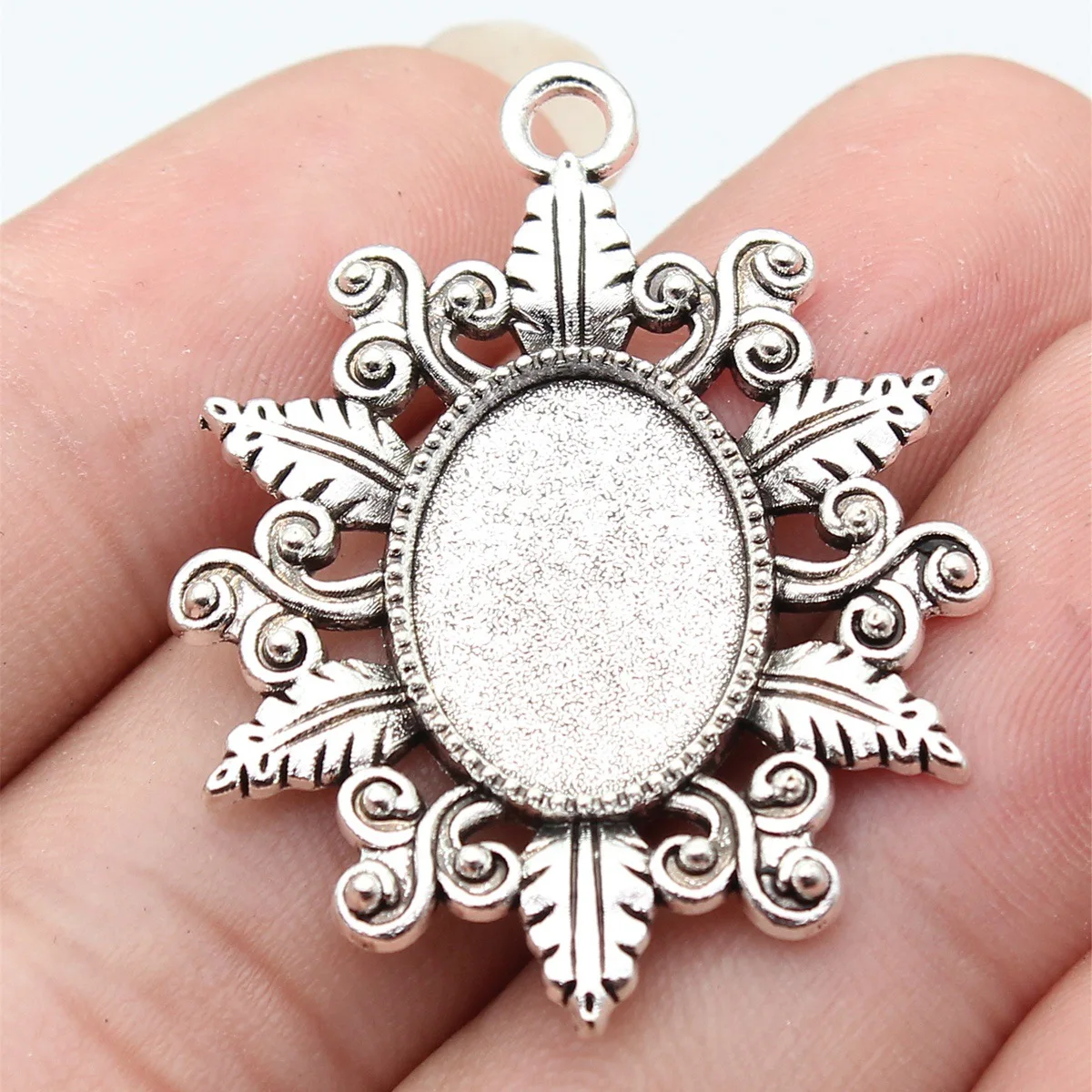 WYSIWYG 4pcs Inner Size 13x18mm Antique Bronze Color Antique Silver Color Oval Flower Style Cameo Cabochon Pendant Base Setting