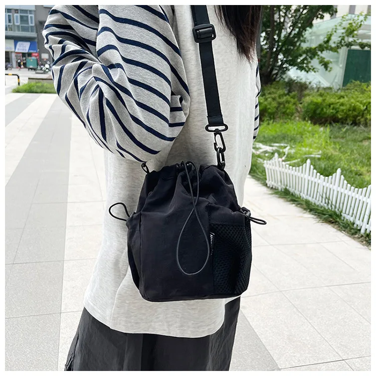 2026 Frühling Nylon Casual Umhängetasche für Damen, Modische Kordelzug-Beuteltasche, Vielseitige Handytasche für Unterwegs – Detail 11