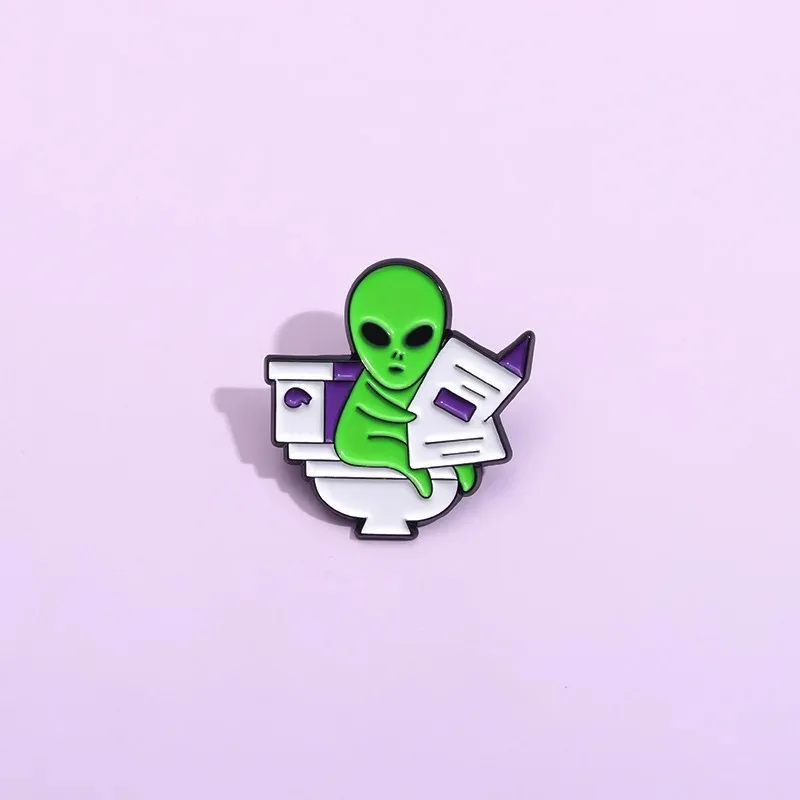 ET Aliens reading newspapers while sitting on the toilet Enamel Pin Badge Chick Knife Animal Cute Brooch Jewelry Women Lapel Bac
