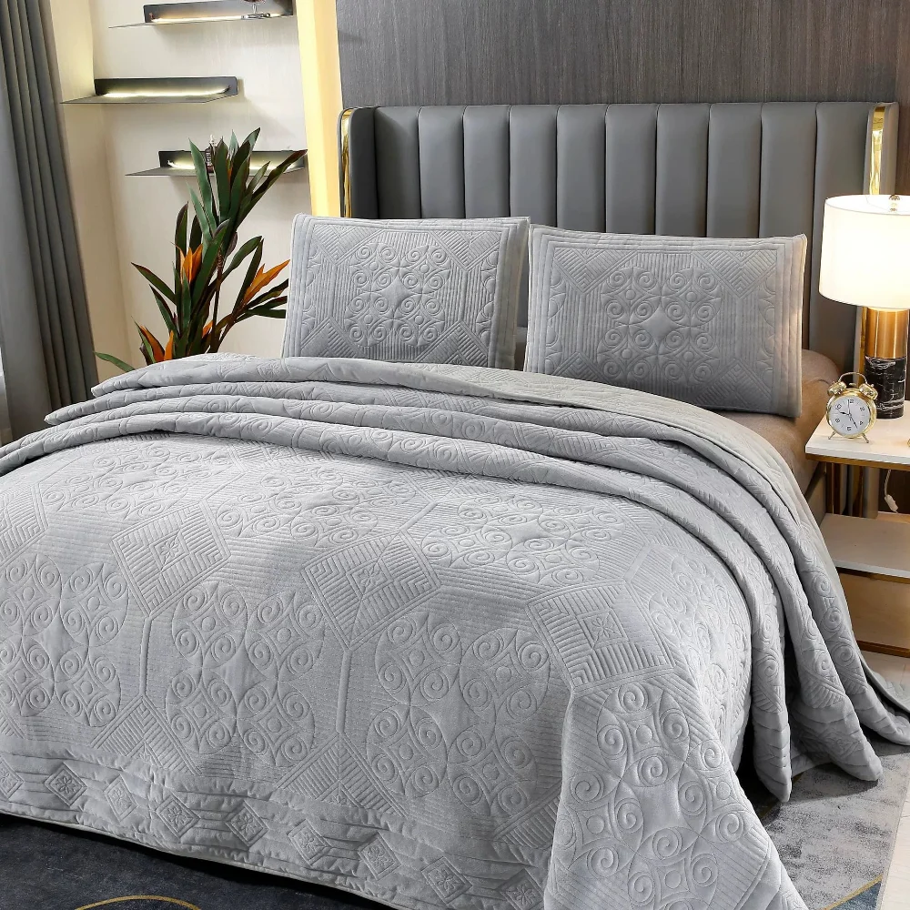 

Soft Velvet Cotton Quilt Set 3PCS King Queen Size Embroidered Bedspread with Pillowcases Winter Plush Coverlet & Blanket for Bed
