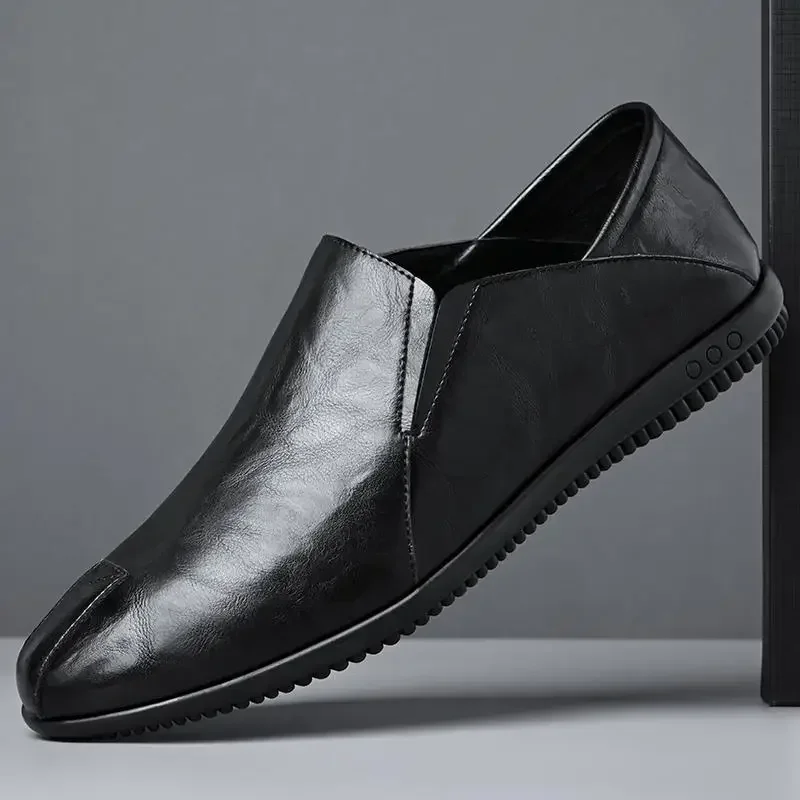 Mocassins de couro confortáveis masculinos, sapatos casuais rasos, mocassins de slip-on respiráveis, sapatos de condução suave, marca