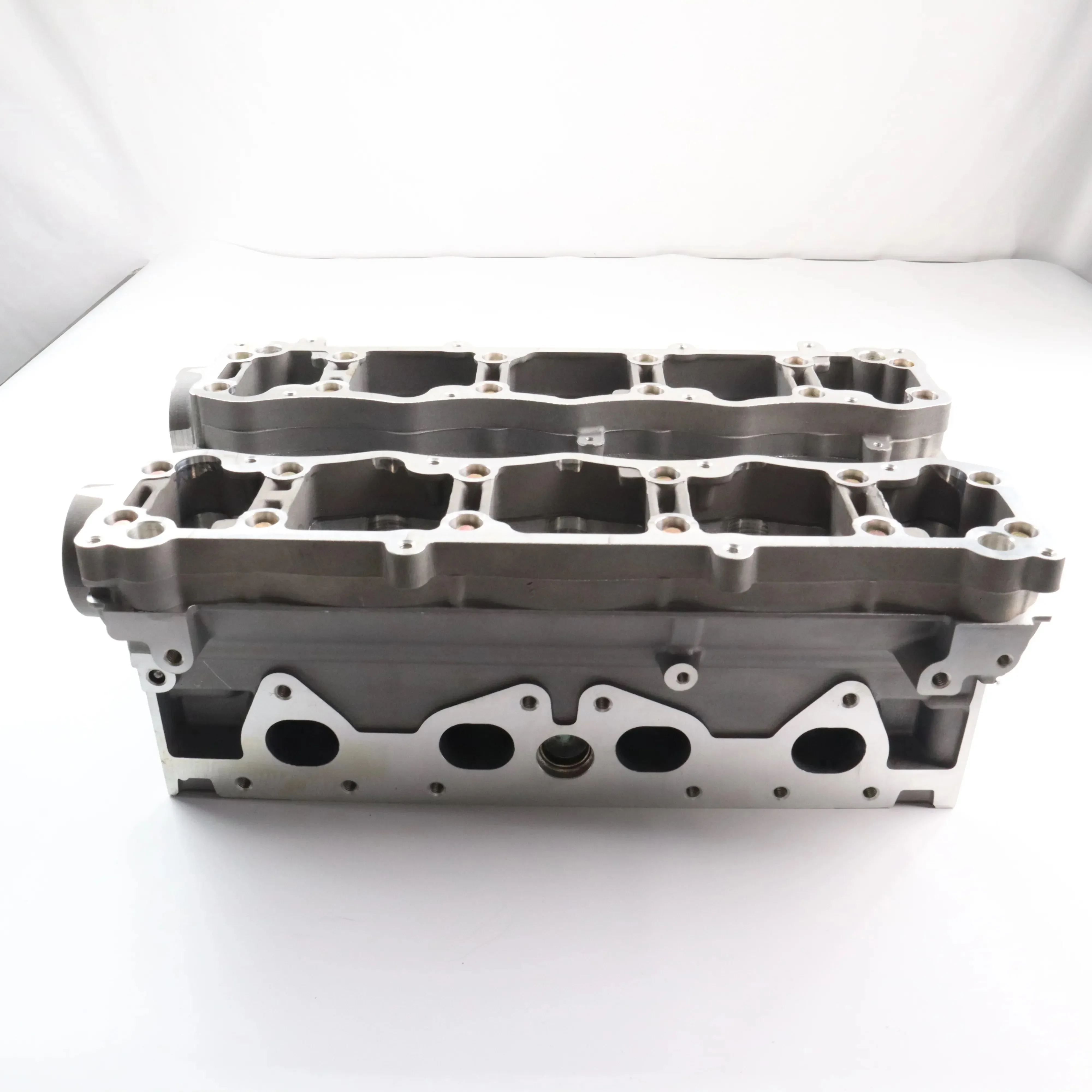 

Cylinder cover 0200.GA 0200.AZ 9656769580 906016 TU5JP4 For Peugeot 206 405 307 1007 207