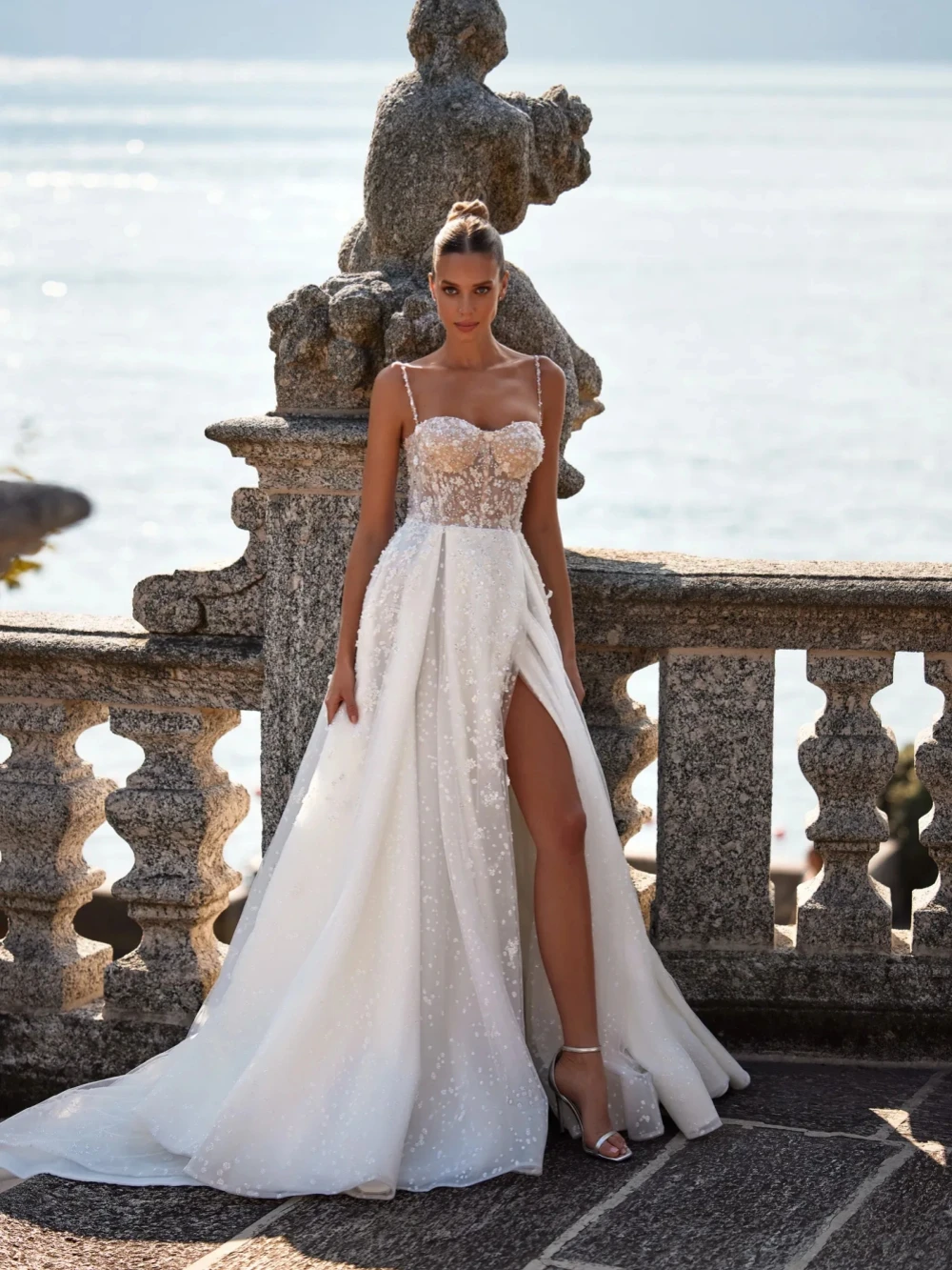 2026 جديد انفصال كم مطرز فستان الزفاف الحبيب الرقبة عالية الشق فستان زفاف مخصص فساتين رشيقة للعروس