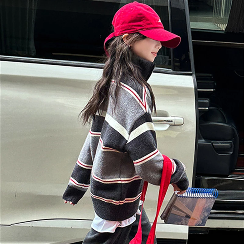 سترة جديدة لخريف 2025 للمراهقات بنصف سحاب سترة أنيقة للأطفال مخططة بياقة مدورة تريكو لعمر 5 6 7 8 9 10 11 12 13 14 Y