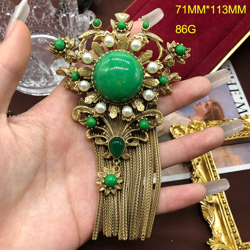 

Pearls Brooches for Women Long Tassels Palace Style Vintage Statement Jewelry Fashion Light Luxury Clothing Pins Green Stone