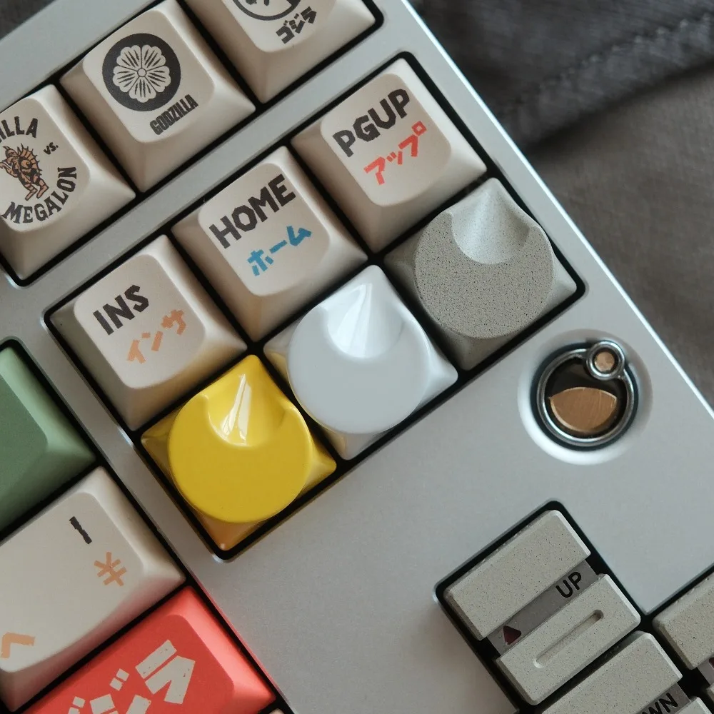 

Redcap Moon Artisan Keycap CNC ALU Alloy Custom Cute Retro Personalized Keyboard Cap for Mechanical Keyboard Accessories Gifts