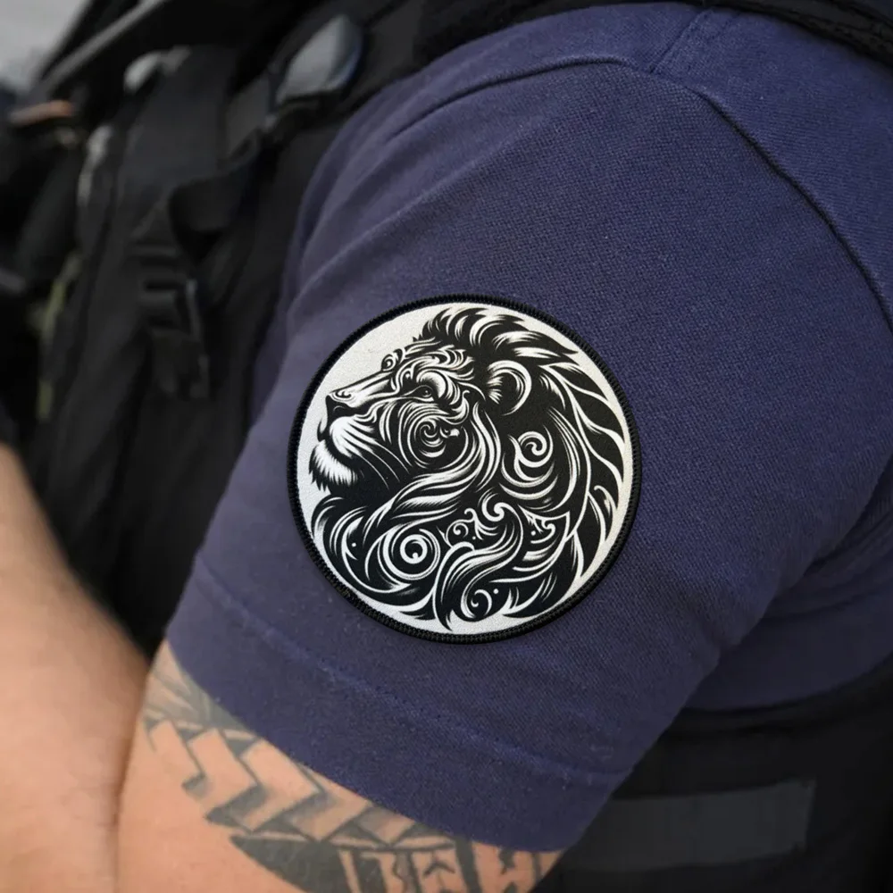 Parche táctico león tribal con velcro para mochila y chaleco - imagen 4