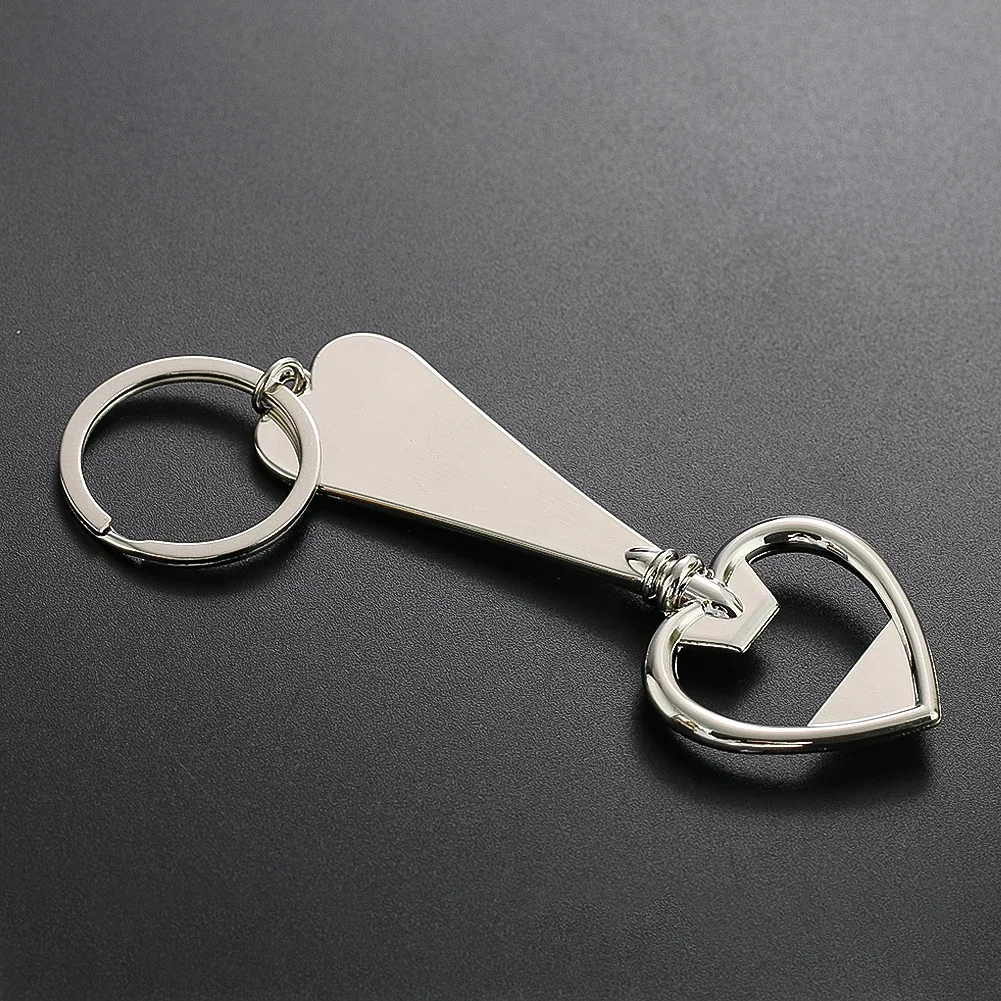 Gantungan Kunci Pembuka Botol Berbentuk Hati Logam Portabel Luar Ruangan dengan Alat Multifungsi Berukir Cinta Pembukaan Bir Berkemah Mendaki