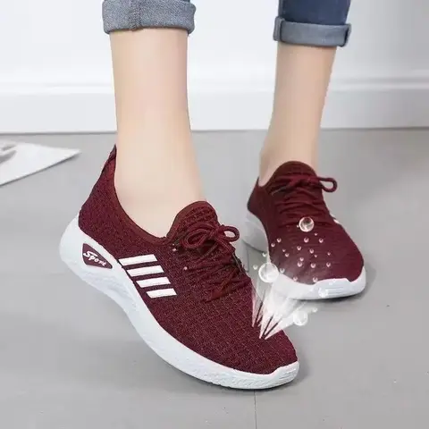 2025. New Women's Knit Sports Shoes Spring and Summer Soft Sole Casual Mom Shoes Mesh Low-Top Running Student Shoes