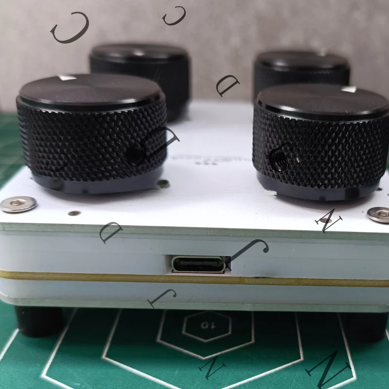 Four Knobs Customizing CC Information Volume, USB-C Interface, Music Host Software, And MIDI Controller
