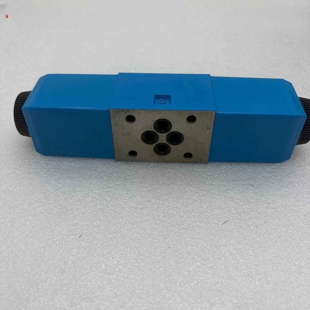 25104700 25/103000 35/900601 solenoid valve 25/MM6394 25/104700 is suitable for JCB 3CX excavator mechanical engineering parts