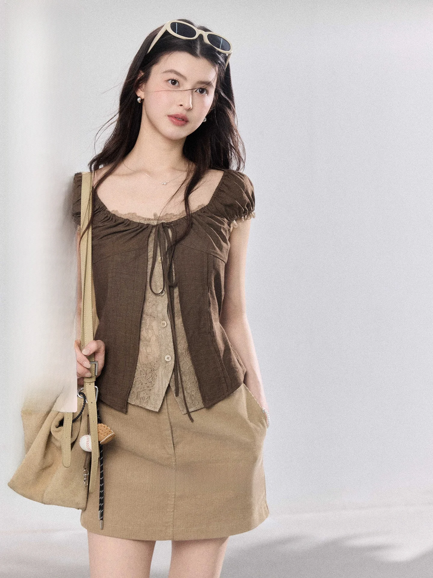 

Commuting False Two-piecelace Splicingcolor Collisionupper Garmentcomfortable Breathingshort Sleevefemale Daily Wear