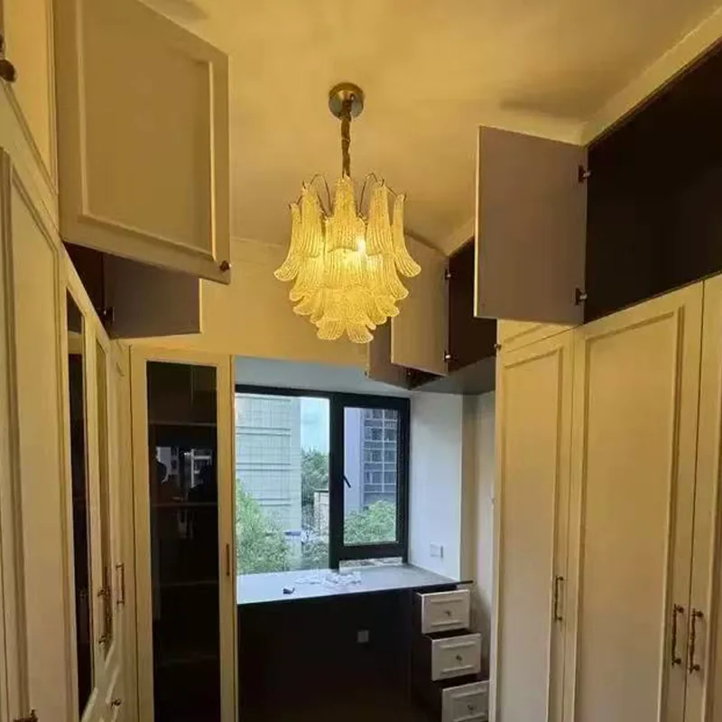 北欧スタイルのムラーノシャンデリア、馬蹄型のガラスデザイン、調節可能な吊り下げチェーン、丸型調光可能な光沢照明