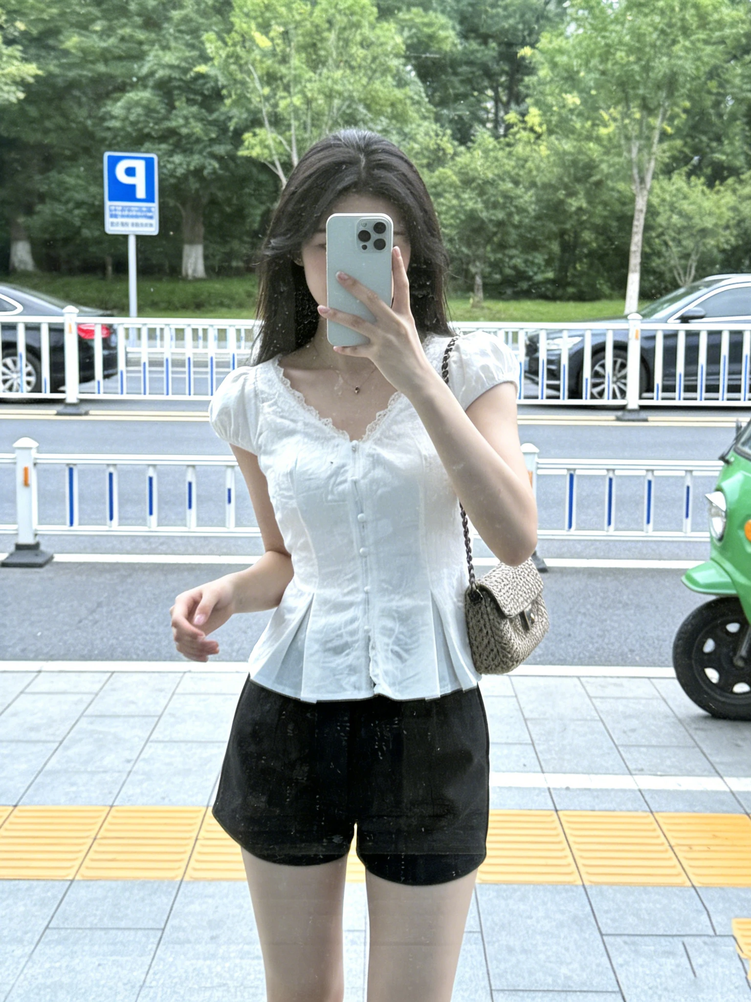 

Белая женская блузка с кружевной отделкой и V-образным вырезом, короткий рукав, в корейском стиле, шикарный облегающий топ для лета, для повседневной носки, с узлом