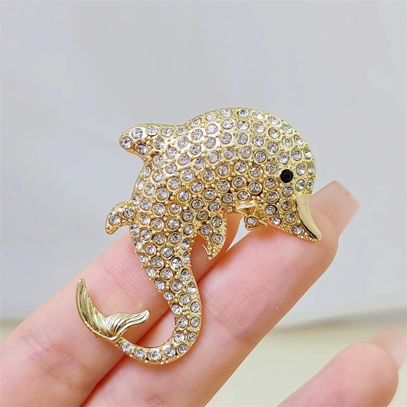 New product brooch cartoon dolphin whale fun design metal micro badge versatile bag clothing