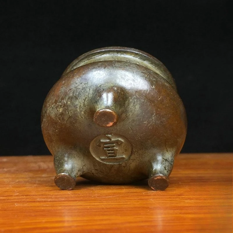 Traditional Chinese Copper Alloy Incense Burner Xuande Nian Zhi Mark Three-Legged Tripod Censer for Meditation  Altar