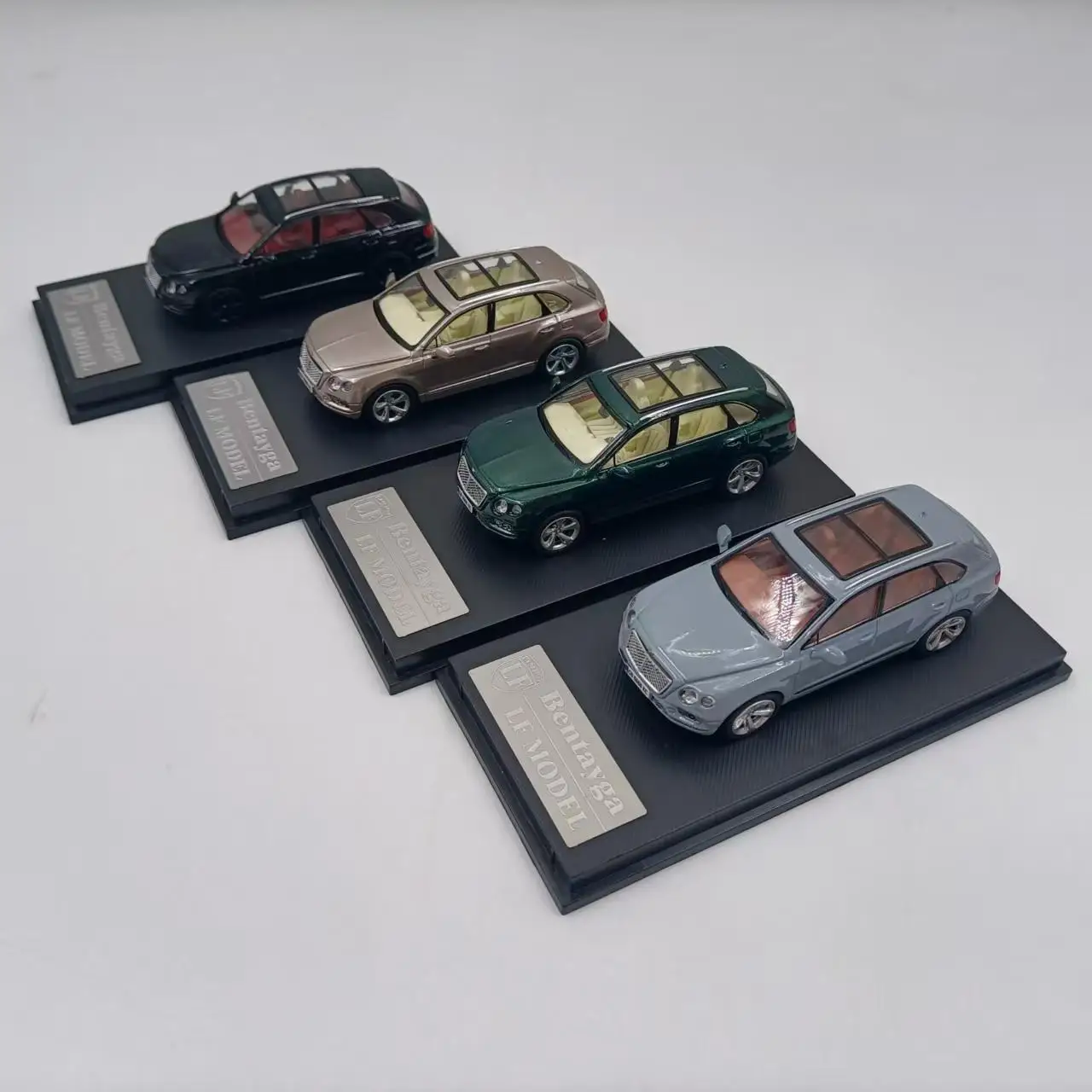 

Литая под давлением масштаб 1:64 LF Bentley Bentayga, модель автомобиля из сплава, Коллекционная игрушка, подарок, сувенир, демонстрационный орнамент