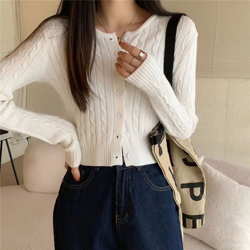 Retro Style Sweater Women Spring New Westernization Round Neck Solid Color Long Sleeved Round Neck Single-breasted Knitting Tops