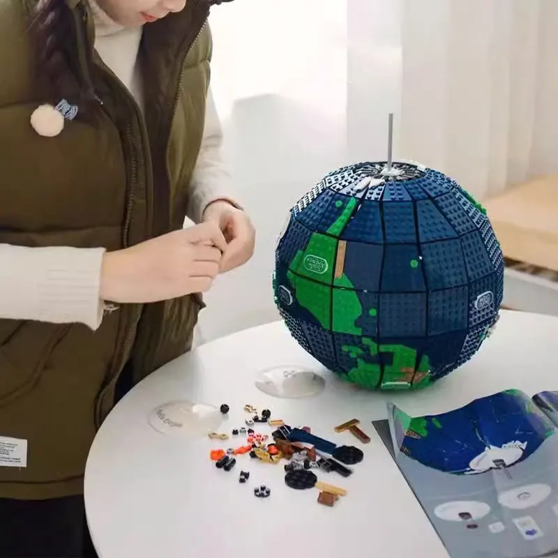 

2585pcs global model moc globe difficult adult technical parts 21332 building blocks children boys toys gifts