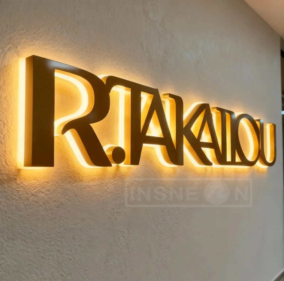 علامة باب الشقة شعار شخصي الذهب معدن الخلفية للجدار مكتب الجمال الأعمال الإعلان 3D صالون اسم Led النيون بار