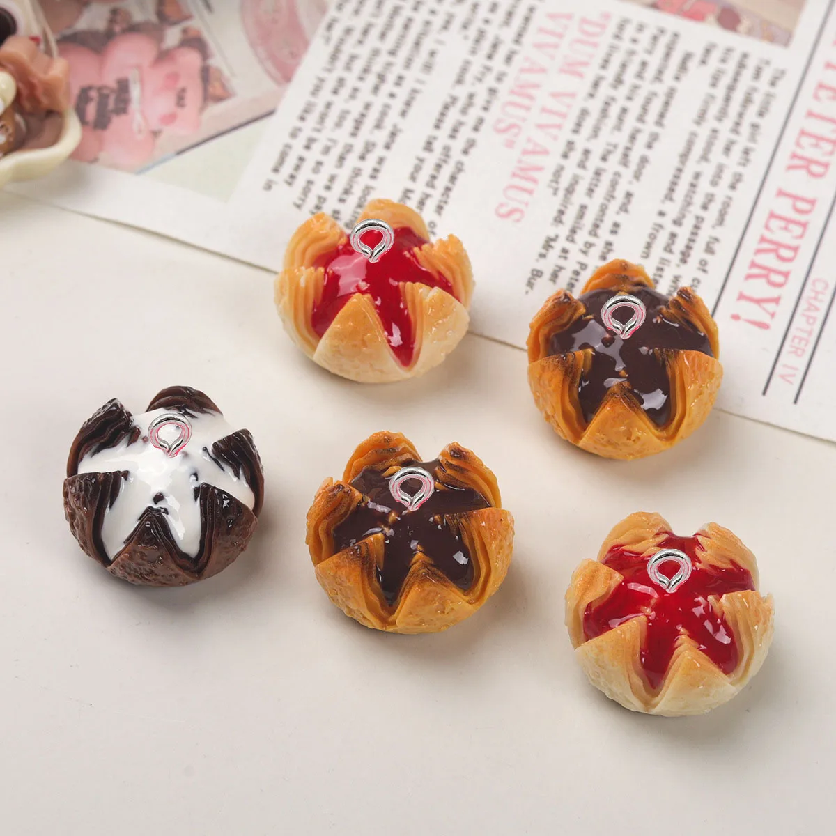 10pcs Cartoon Resin Jam-filled Hollow Cake Pendant 3D DIY Jewelry Pendant Making for Keychain Hair Clip Miniature Desk Ornaments