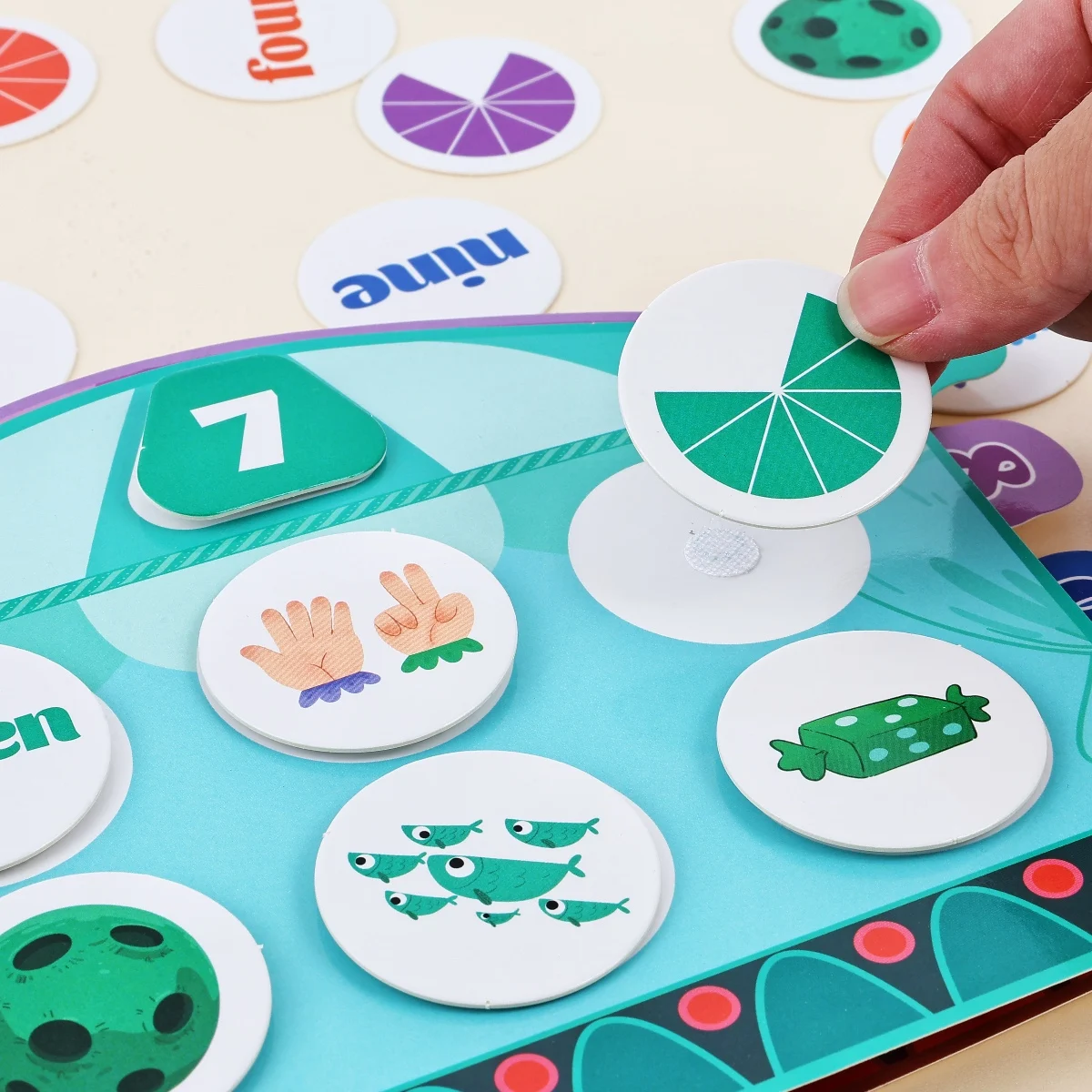 어린이 몬테소리 조기 교육 세트, 대화형 학습 바쁜 책 선물 상자, 색상 식별, 1-10 수량 단어 인식 매칭 게임, 재사용 가능한 DIY 스티커 조용한 책, 조기 계몽 활동 장난감, 3세 이상 어린이를 위한 선물, 유아 가족 학교 교육 보조 자료