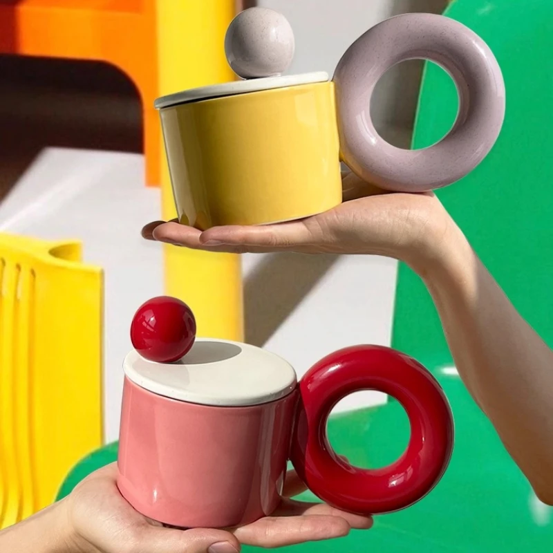 

Big handle ceramic mug cute contrasting ball with lid water cup
