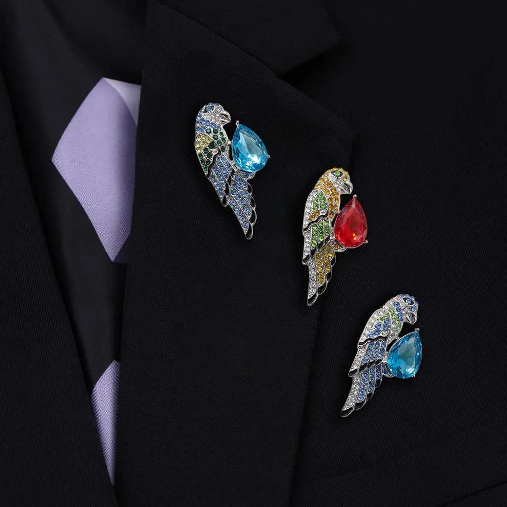 Cross border new animal versatile retro clothing accessories, fashionable and shiny temperament, diamond studded parrot brooch