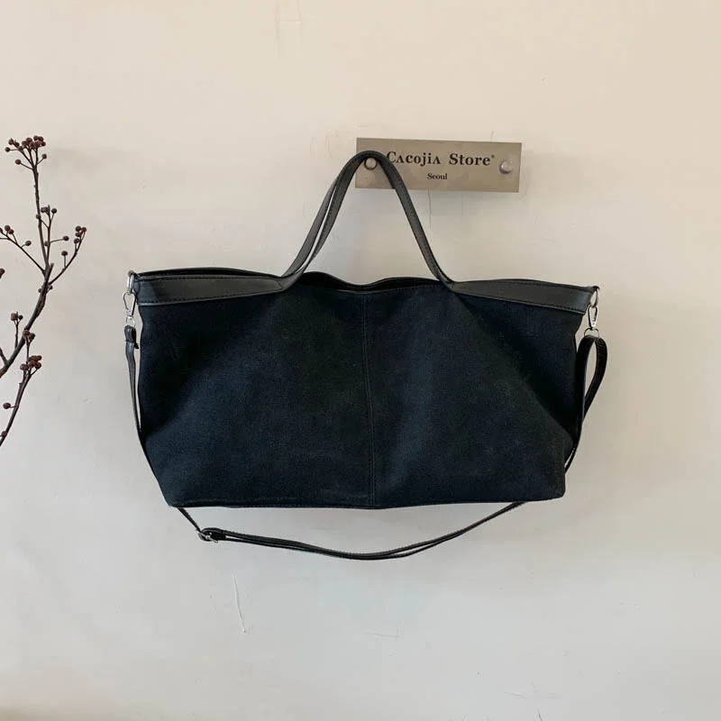 Große Umhängetasche mit Struktur, mattiertem Finish und Reißverschluss, Schultertasche, einfarbig, weiches, mattes Wildleder, Boston-Tasche, schlichter Stil. – Detail 25