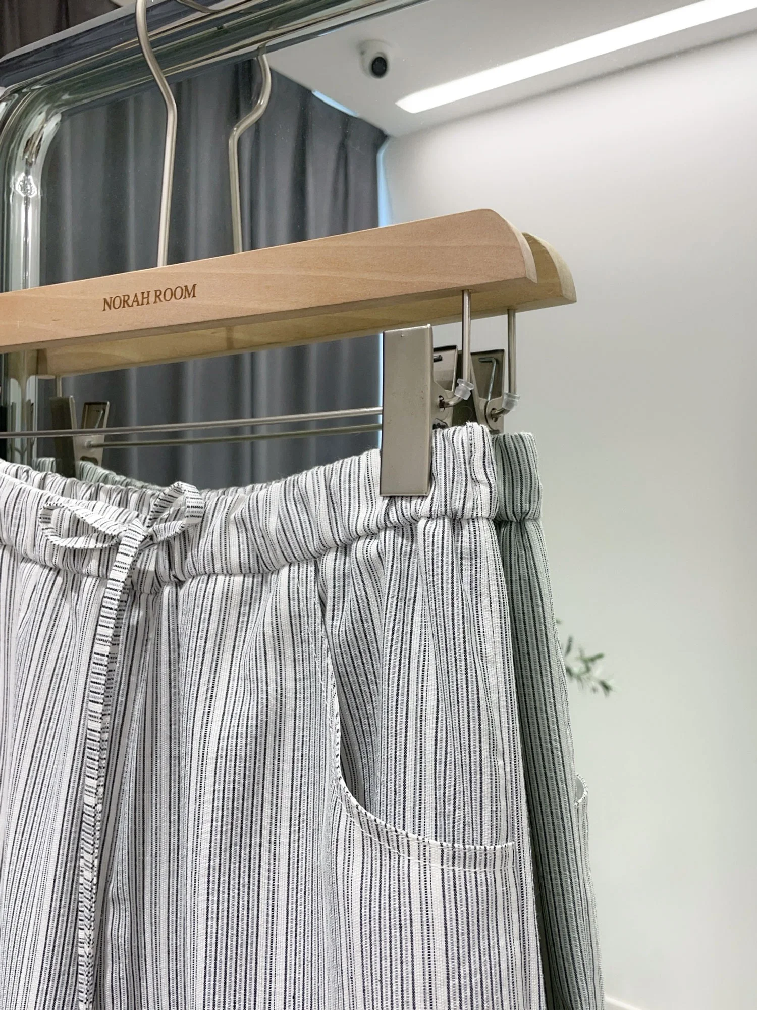 Authentiek Noxiao merk zomer 2025, wijde pijpen broek, string, gestreept, casual, hoge taille, recht gesneden woon-werkverkeer, polyester B...