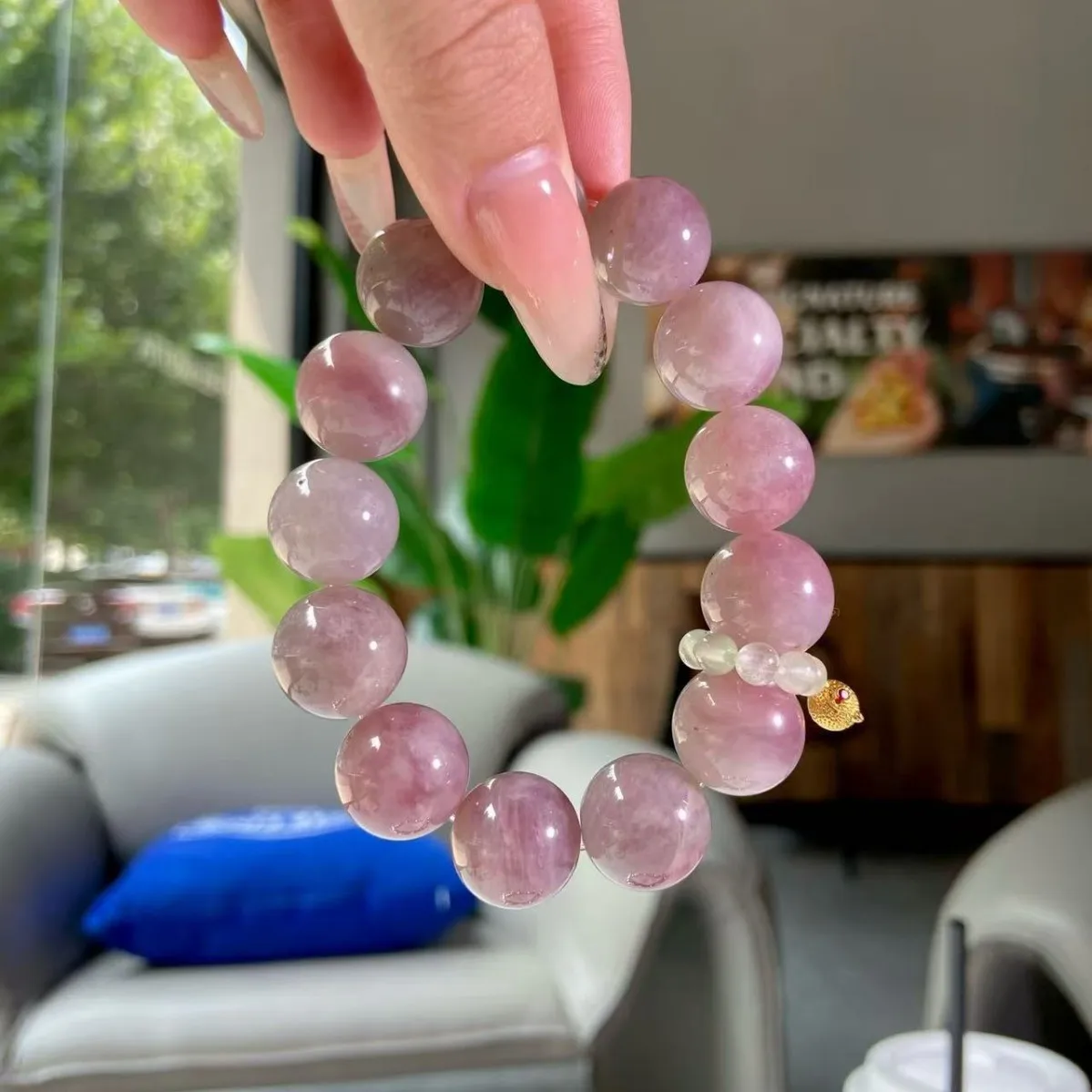 

Natural Purple Horse Powder Crystal Bracelet, 15mm Large Particles, Women's Light Luxury Fashion Jewelry, Niche Design, Gifts