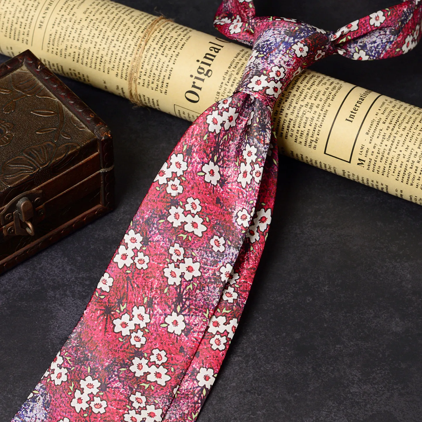 high-quality-retro-style-jujube-red-plum-blossom-shadow-pattern-men's-tie-casual-business-banquet-shirt-accessories-8cm-wide-tie