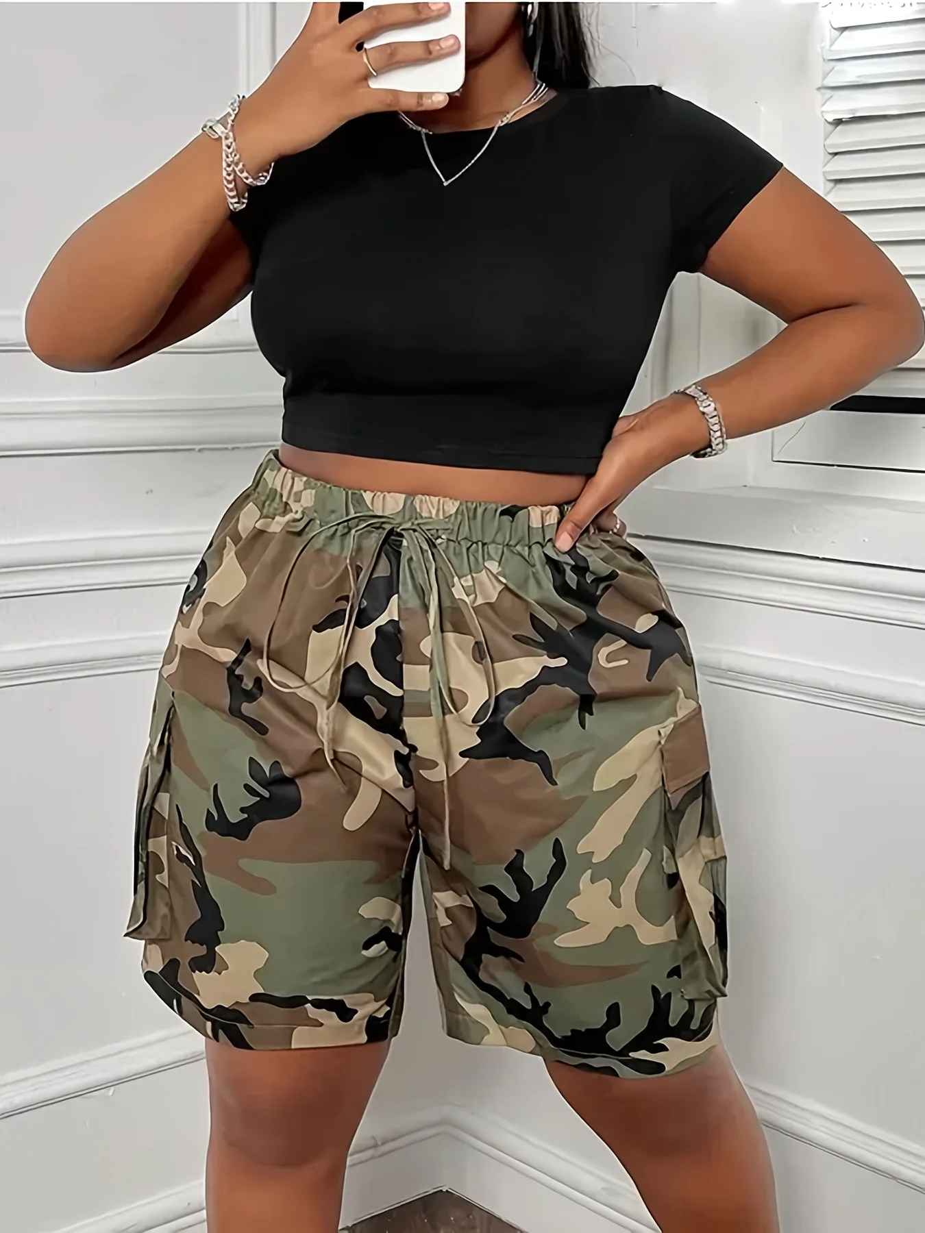 شورت بطباعة مموهة بمقاس كبير مع خصر وجيوب برباط #1