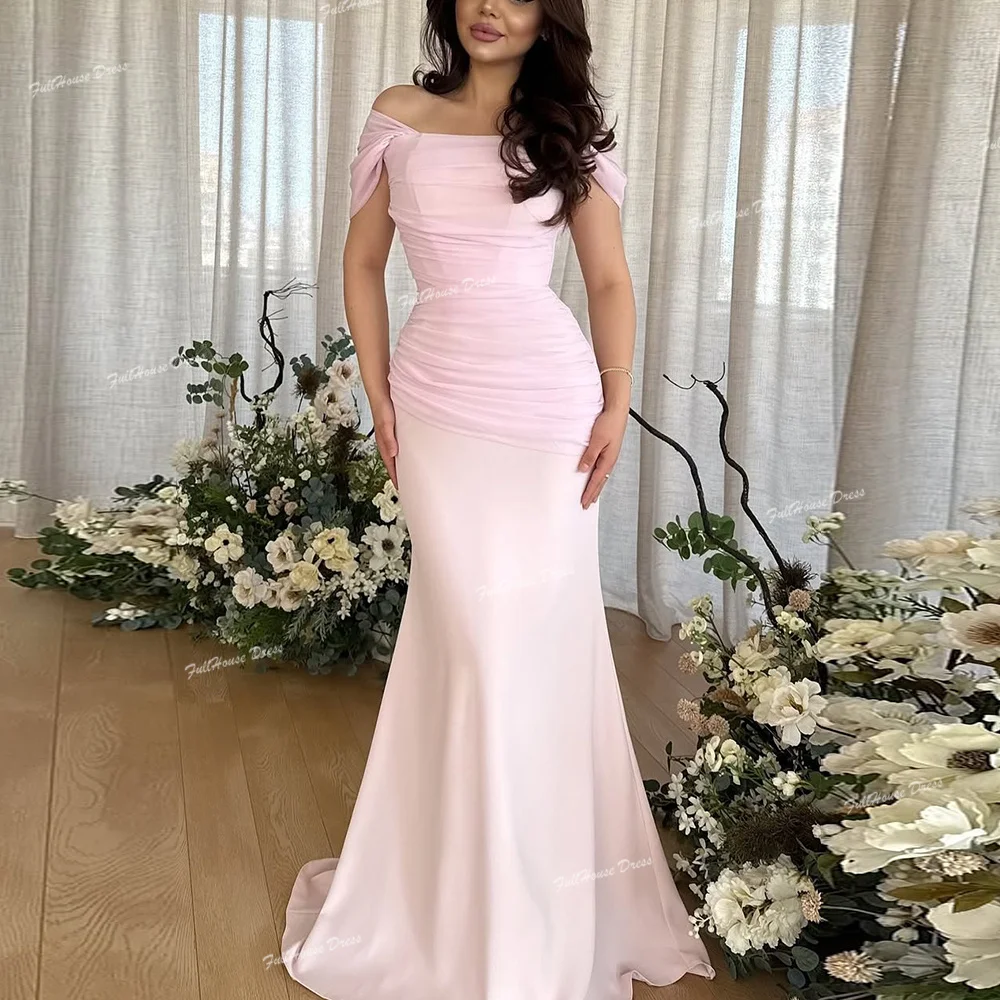 ชุดราตรีทรงตรงเปิดหลังแบบคลาสสิก แขนกุด ยาวกรอมเท้า แต่งระบายช่วงไหล่ ออกแบบพิเศษสำหรับงานปาร์ตี้