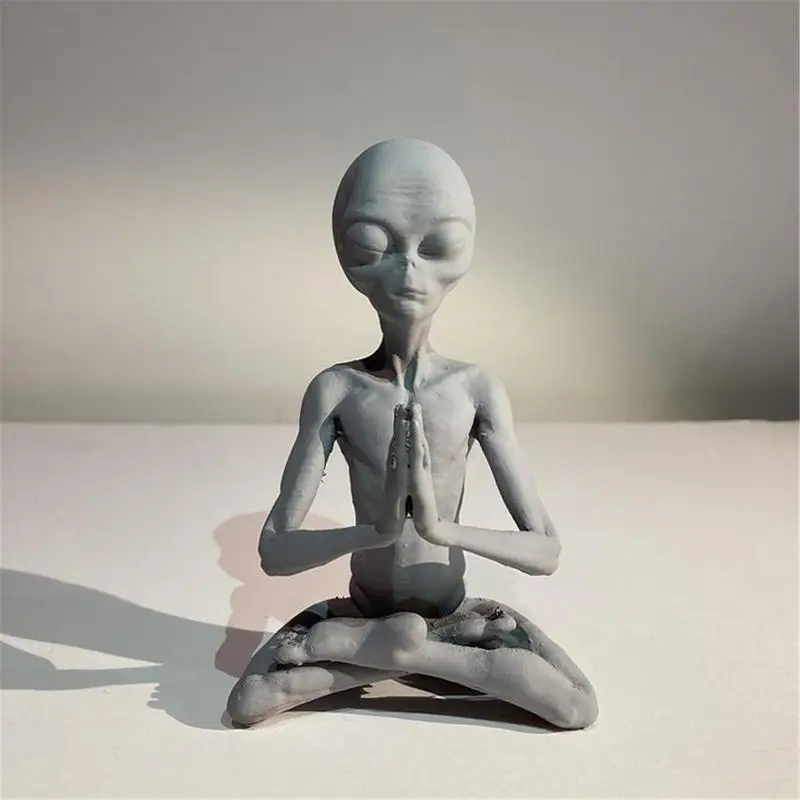 Meditating Alien Resin Gardening Statue Meditative Extraterrestrial Sculpture Outdoor Saucerman Figurine Garden Ornaments Decor