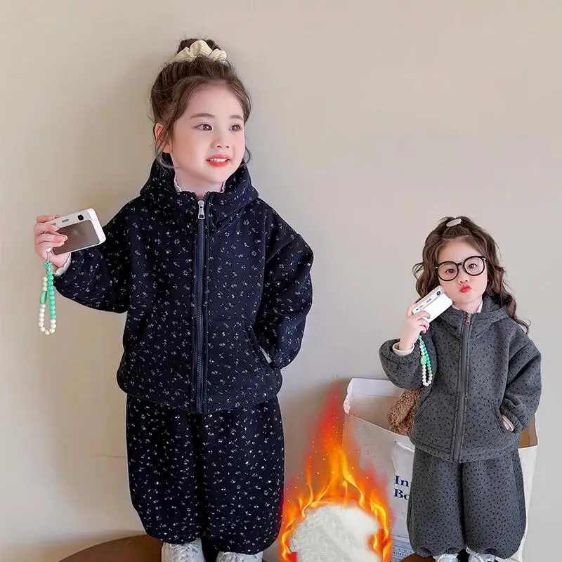 

Горячий детский зимний костюм, комплект из двух предметов для девочек, осеннее утепленное пальто с капюшоном, топы, куртка, брюки, кавайная мода, новый стиль, повседневная домашняя одежда