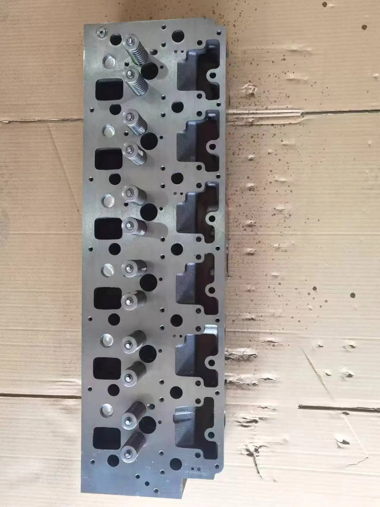 Auto Parts Cylinder Head For Caterpillar 3116 Cylinder Head Complete Car Engine Cylinder Head Assey For CAT Engine