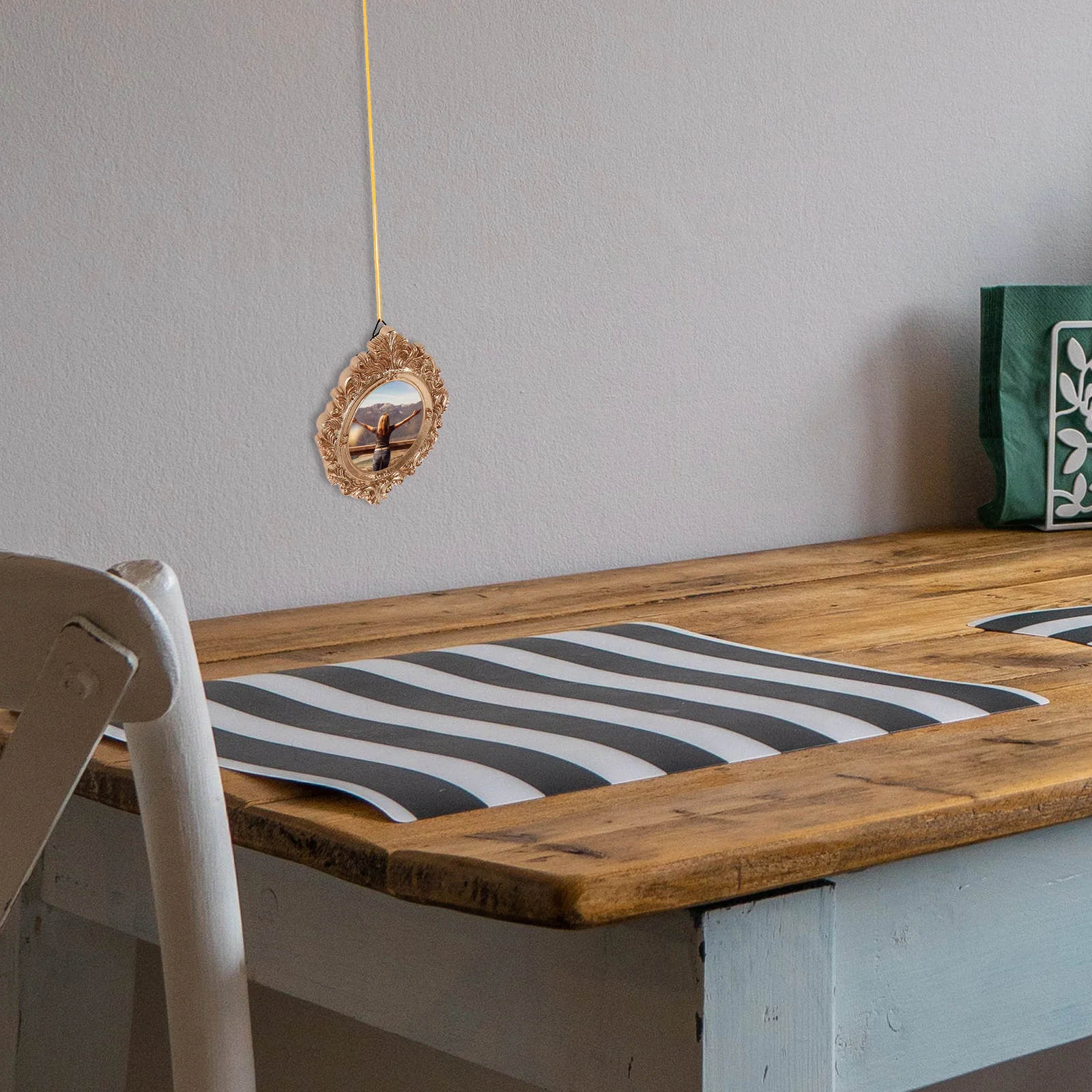 

2Pcs Mini Small Gold Photo Frames Vintage Baroque Oval Rectangular Hanging Decorative Wall Picture Frames for Home