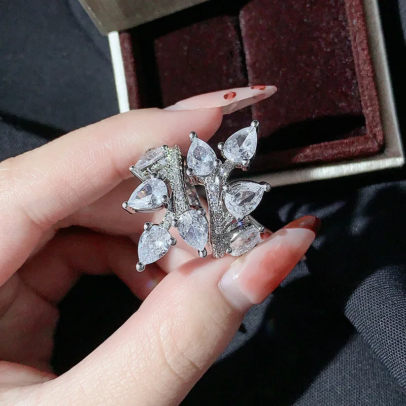 

Подлинное высококачественное кольцо из серебра S925 с цирконом в форме капли, легкое, роскошное, персонализированное