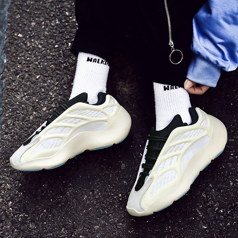 Versatile 700 casual sports shoes for men and women