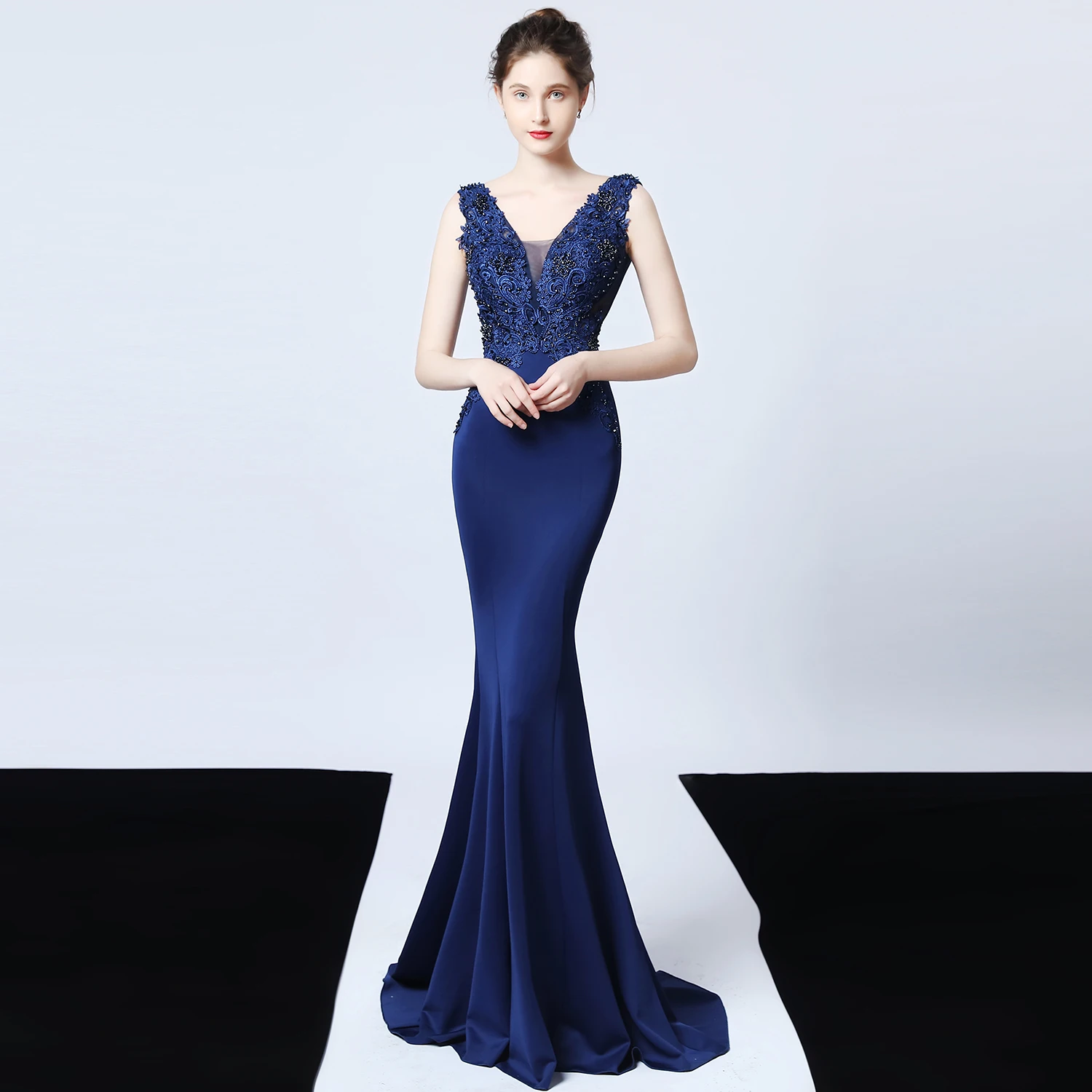 Customized Women Formal Gowns Long V Neck Sleeveless Lace Appliques Satin Mermaid Evening Party Special Occassion Dress